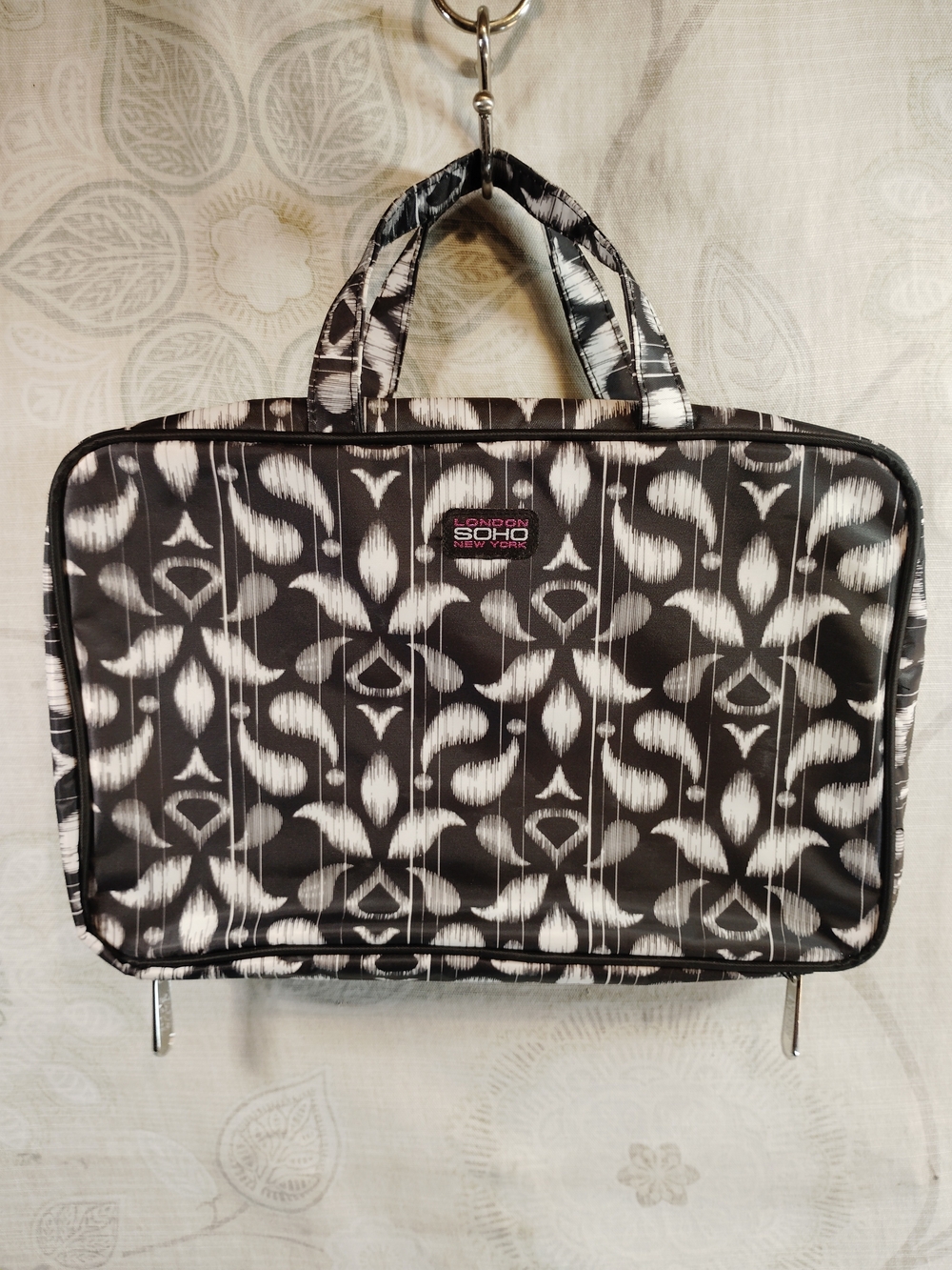 London Soho New York Black & White Patterned Toiletry Travel Tote